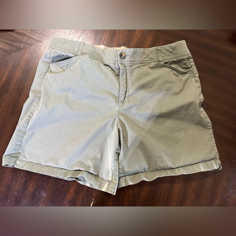 INTRO by Jonathan Ross Olive Bermuda Shorts Women's Size 16 Easy Waist Stretch